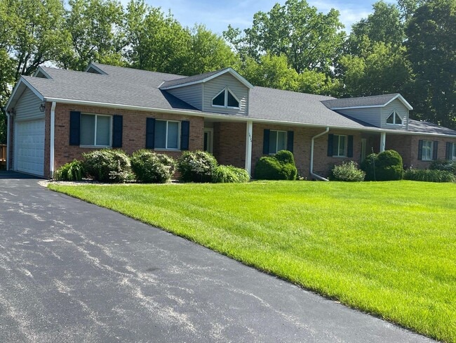 Building Photo - 19120 Emerald Dr