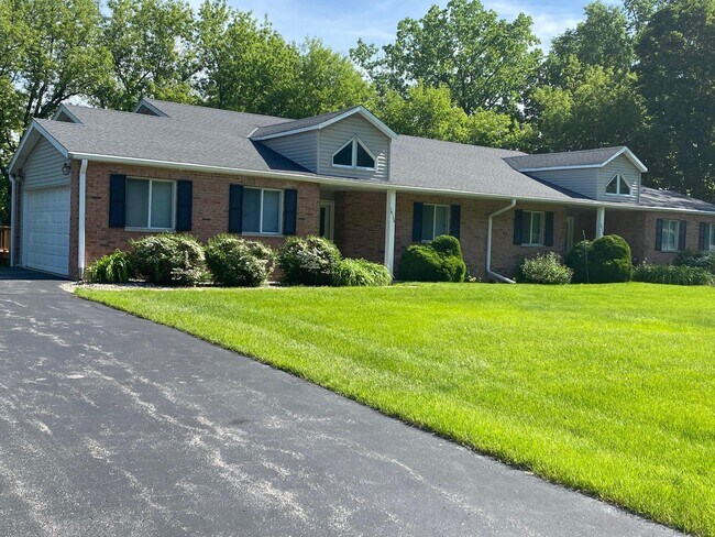 Foto del edificio - 19120 Emerald Dr