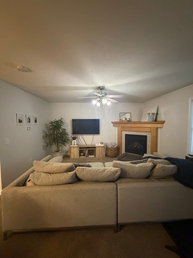 Building Photo - End-Unit Townhome with 2-Car Garage!!