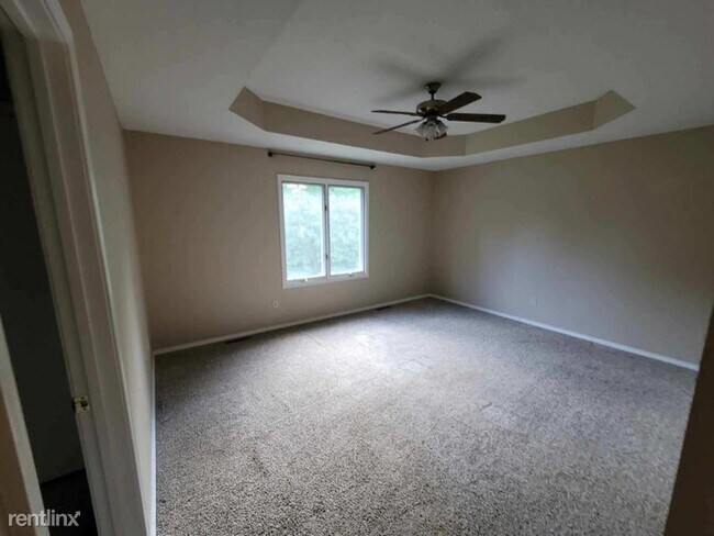 Building Photo - 4 br, 3 bath House - 956 S Greentree Ave