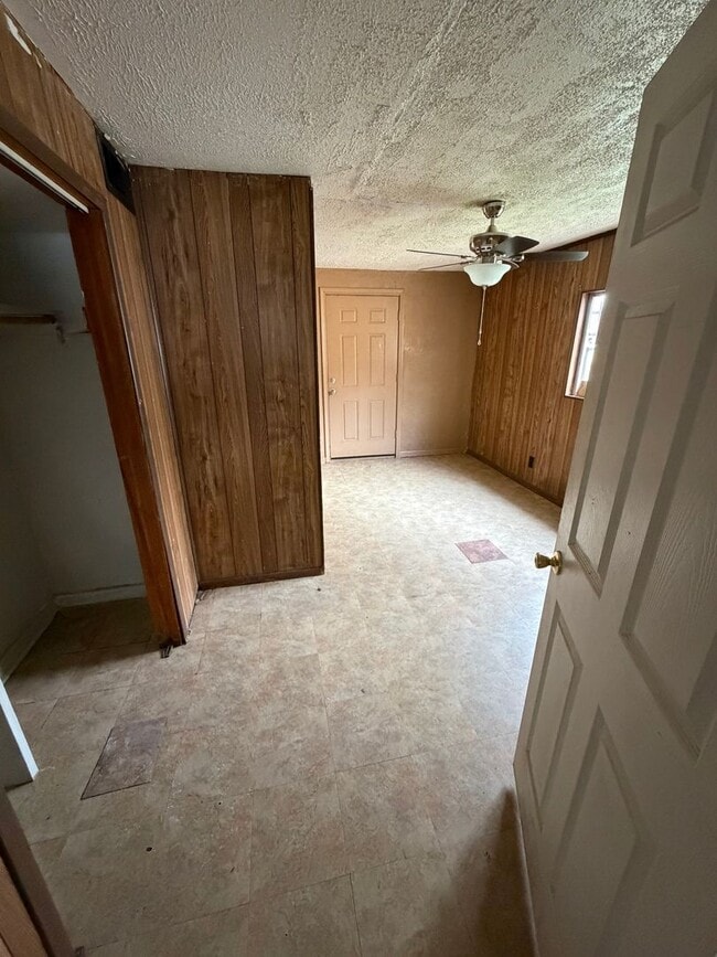 Building Photo - 3 Bedroom, 2 Bathroom Home for Rent