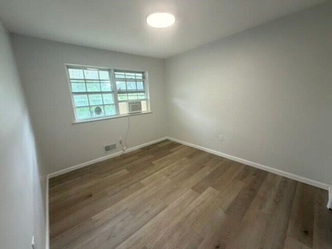Foto del edificio - 801 Cedar St