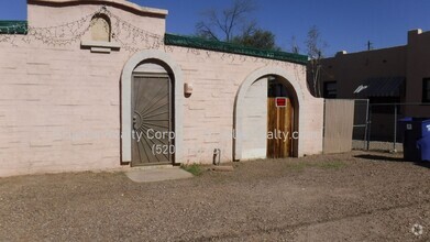 Building Photo - 221 E Kelso St