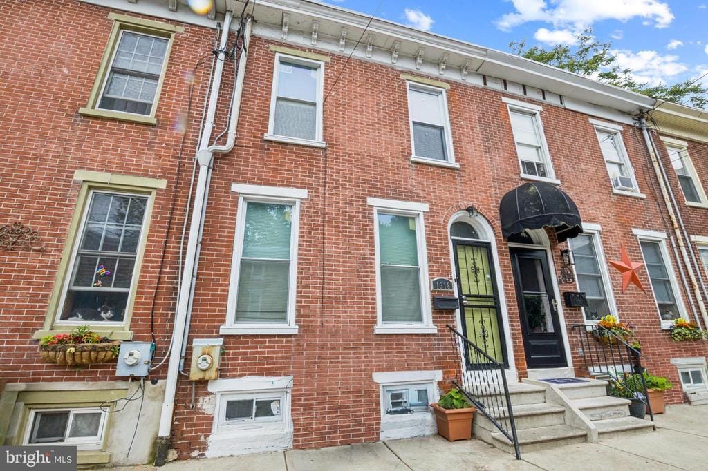 Primary Photo - 1318 N Walnut St