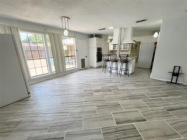 Building Photo - 213 Circleview Dr S