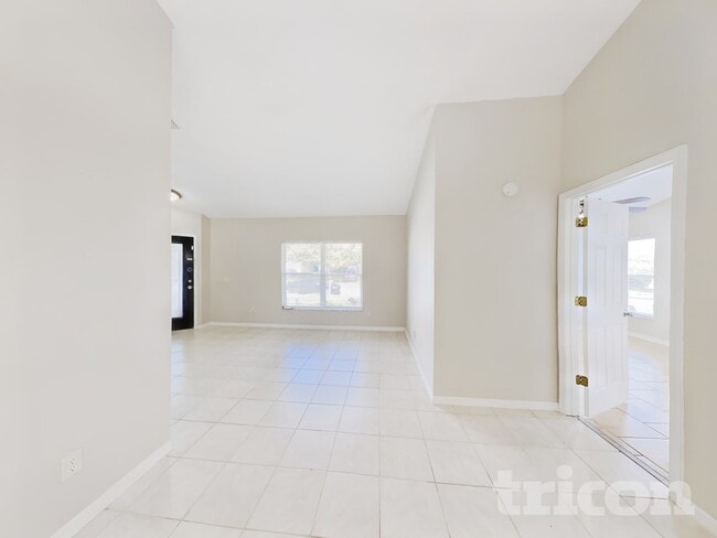Building Photo - 2810 Manor Hill Drive Brandon FL
