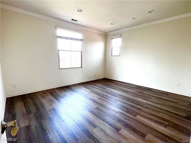 Building Photo - 3 br, 3 bath Condo - 266 Borrego