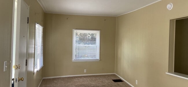 Building Photo - 2 BR/1.5 Bath Single Family Home In Goshen!