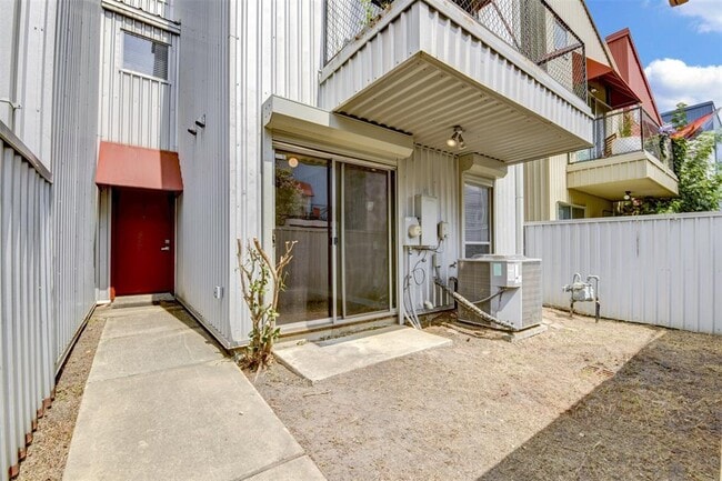 Building Photo - 1211 Arthur St