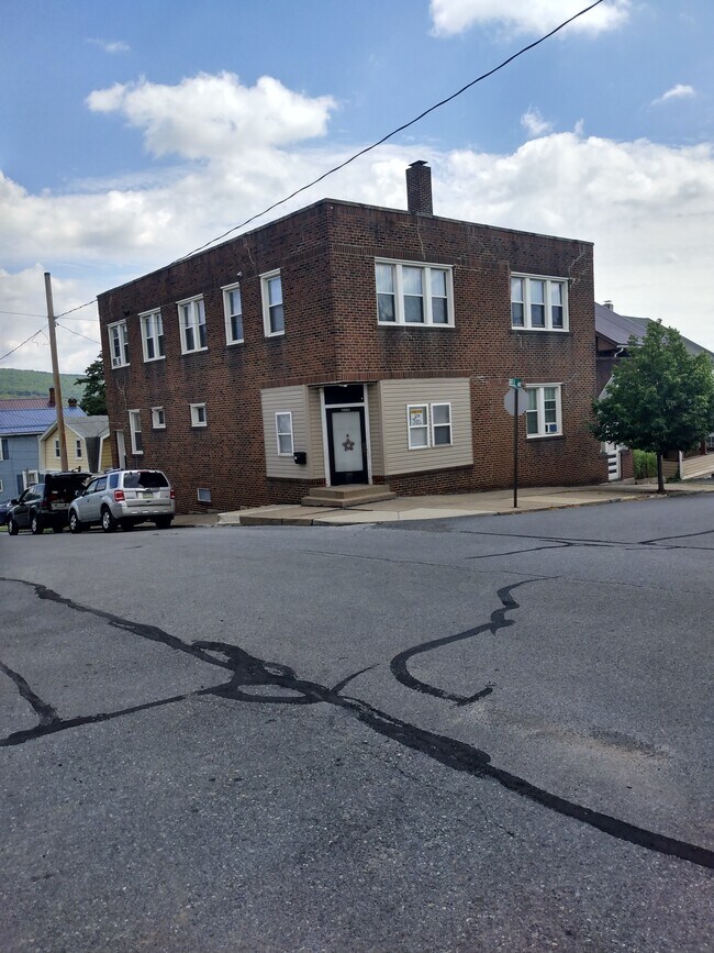 1603 Bell Ave Unit 2nd floor, Altoona, PA 16602 Apartments Altoona