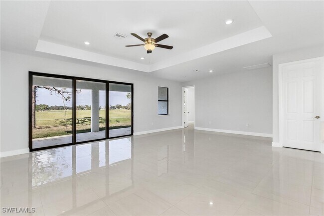 Foto del edificio - 2435 Tropicana Parkway W
