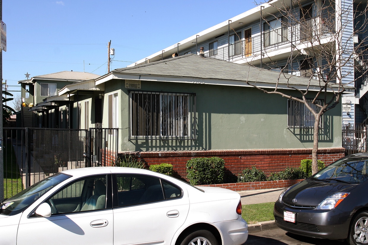 Primary Photo - 1133 Raymond Ave