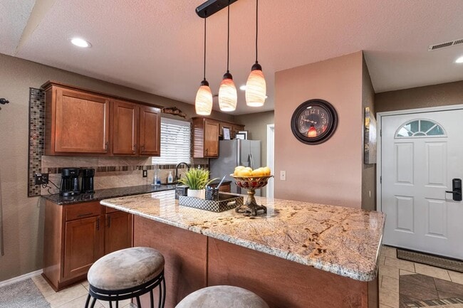 Building Photo - 2700 Green Mountain Dr
