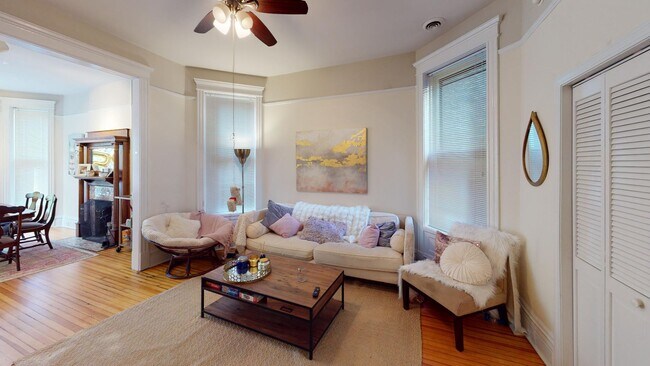 Foto del edificio - 863 W Newport Ave