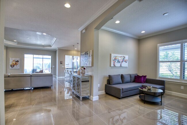 Foto del edificio - Seasonal Short-Term Pool Home located in Bellacina by Casey Key!