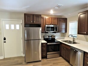 Building Photo - 509 E 7th St