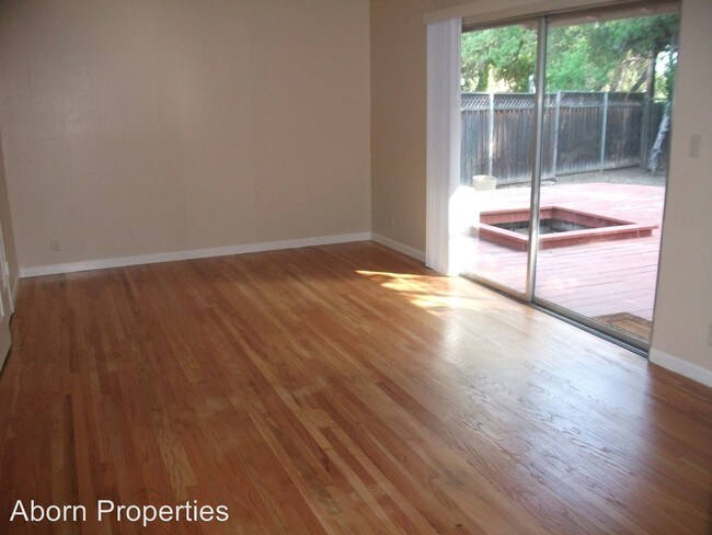 Building Photo - 3430 Woodside Ln