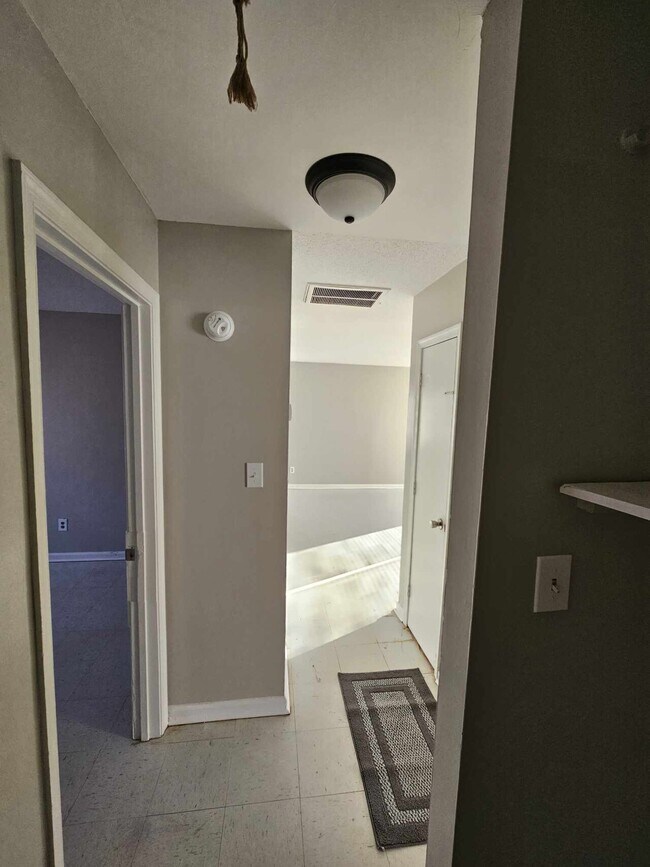 Building Photo - Single Family Standridge manor