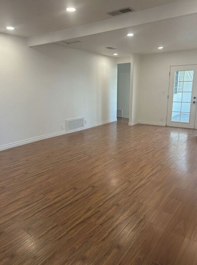 Building Photo - Stunning 3BD/2BA Corner-Lot Home with Relaxing Views – Only $4,495 – Mission Heights