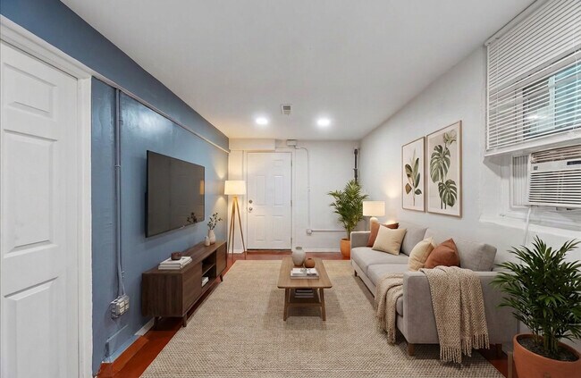 Foto del edificio - 1645 W Beach Ave