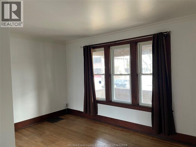 Photo du bâtiment - 570 Pine St