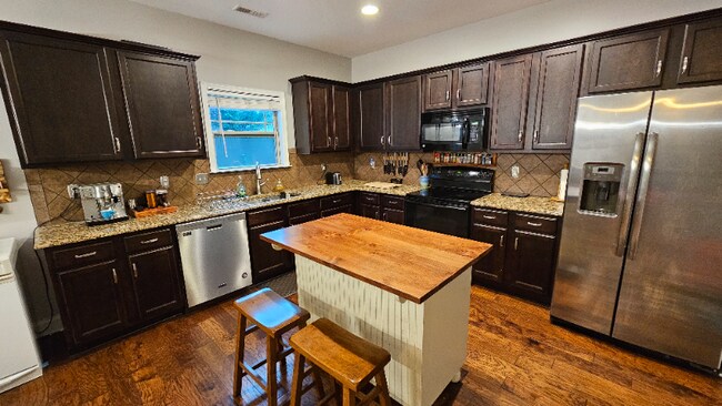 Building Photo - 2340 Pea Ridge Rd