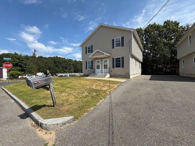 63-65 Stocker St - 63-65 Stocker St Apartment