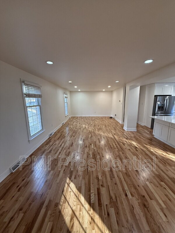 Foto del edificio - 15900 Beach Rd