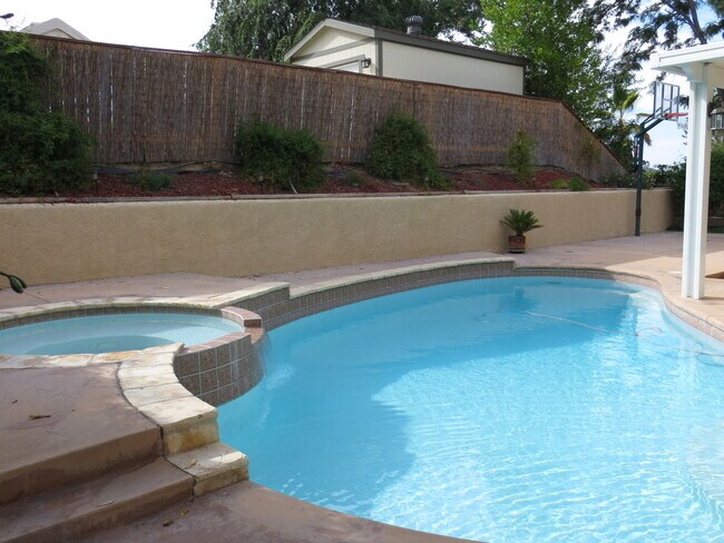 Building Photo - 30978 Riverton Ln