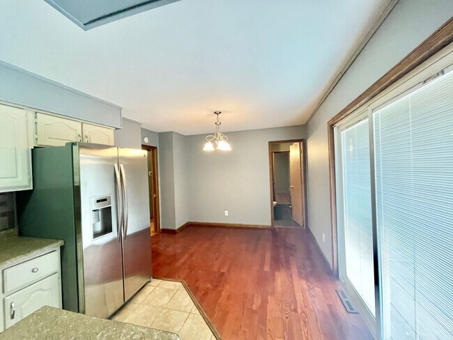 Building Photo - Brick Ranch 3 Bedroom Home with 3 Car Garage!