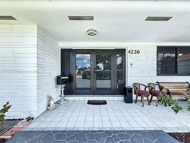 Foto del edificio - 4226 Taylor St