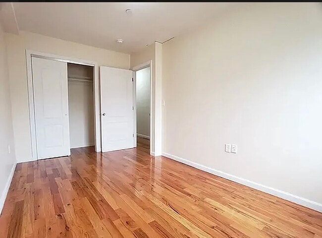 Building Photo - 17 Covert St