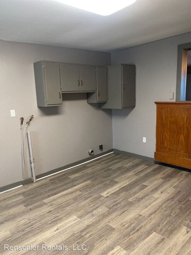 Building Photo - 2 br, 1 bath House - 111 W. 7th St.