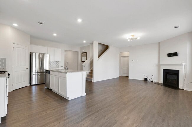 Building Photo - Spacious 5BR House in Oakwood