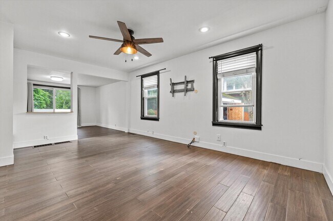 Building Photo - 16 Chautauqua Ave