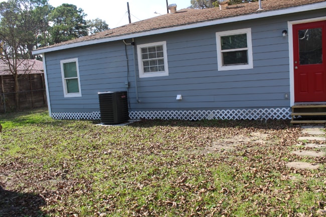 Building Photo - 6706 Tippett St