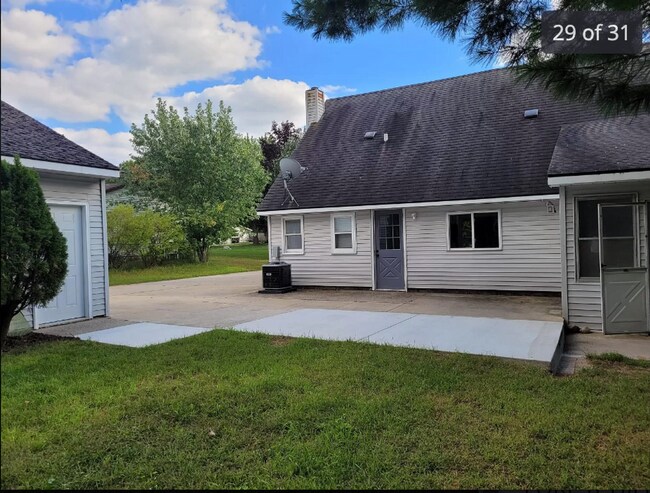Foto del edificio - Immediate Move In  3 Bed/2 Bath Forest Hil...