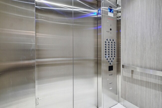 Photo du bâtiment - 1435 Celebration Dr