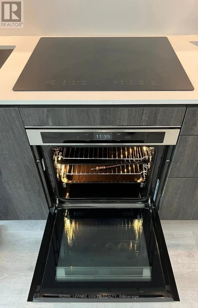 Building Photo - 470 Front St W