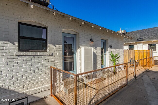 Building Photo - 310 N 18th Ave