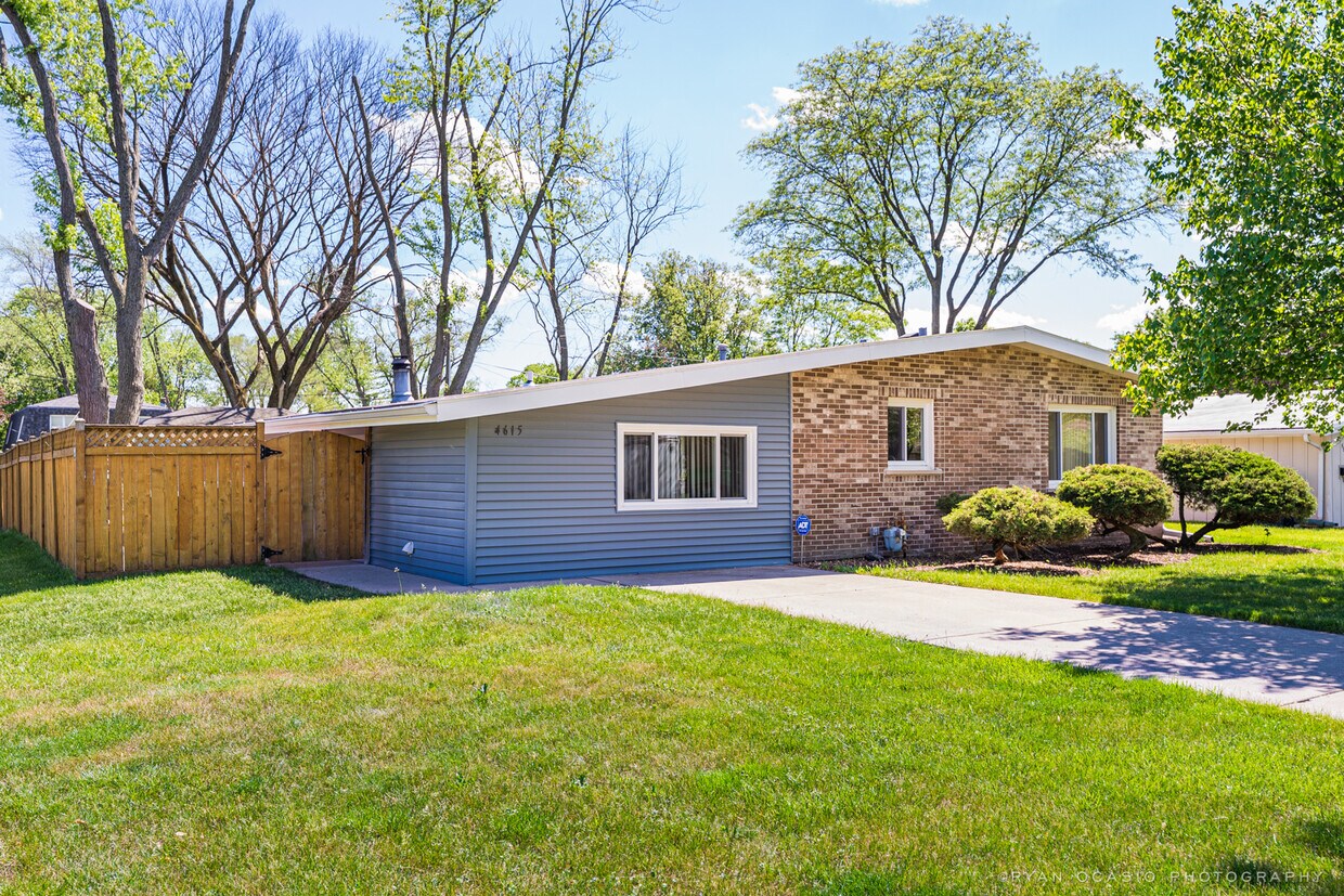 4615 Larch Ave, Glenview, IL 60025 House Rental in Glenview, IL