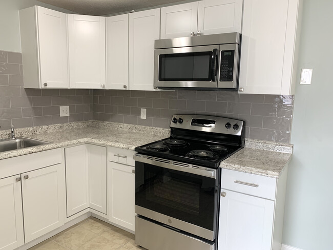 Kitchen - 77 Nicholas Rd