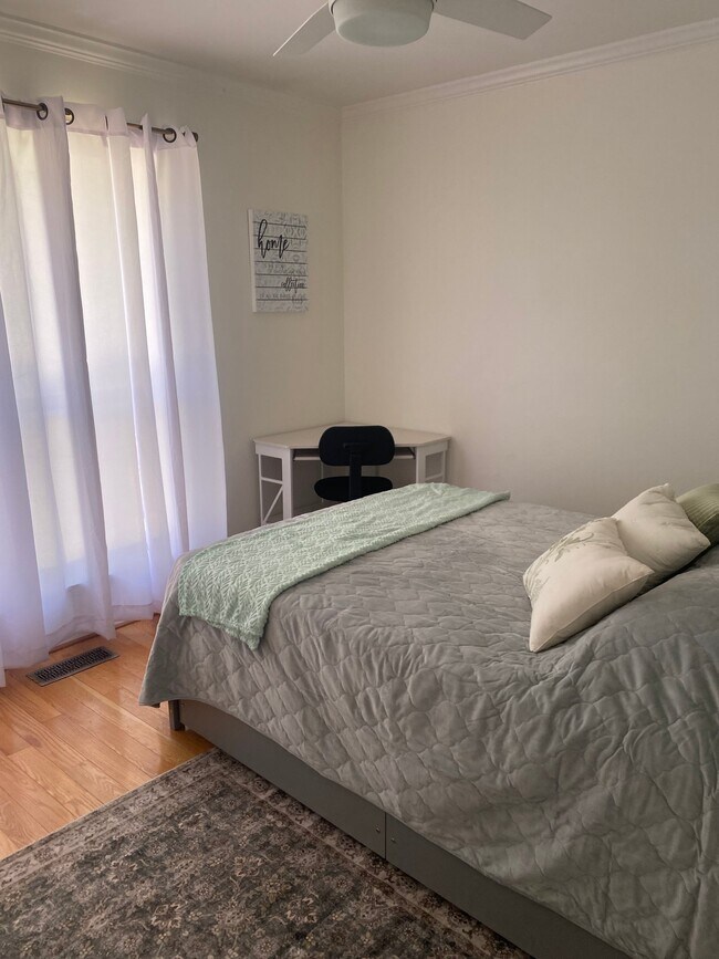 Foto del edificio - 7128 Woods Crossing Dr