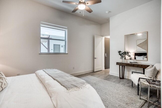 Building Photo - 1100 Peters St