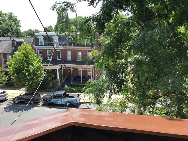 Unidad C - 623 West Chestnut Street