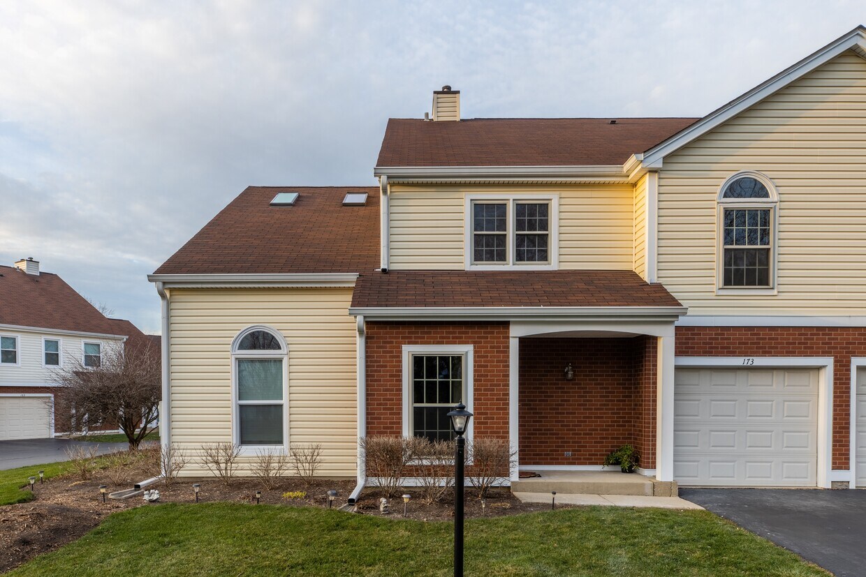 173 S Stonington Dr Unit 383, Palatine, IL 60074 Condo for Rent in