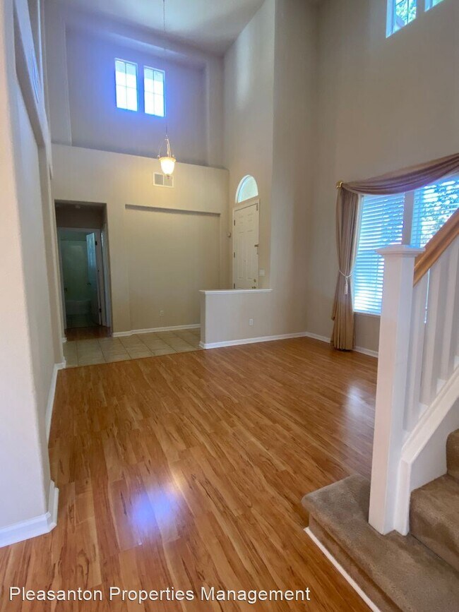 Building Photo - 4 br, 3 bath House - 5302 Garces Ct.
