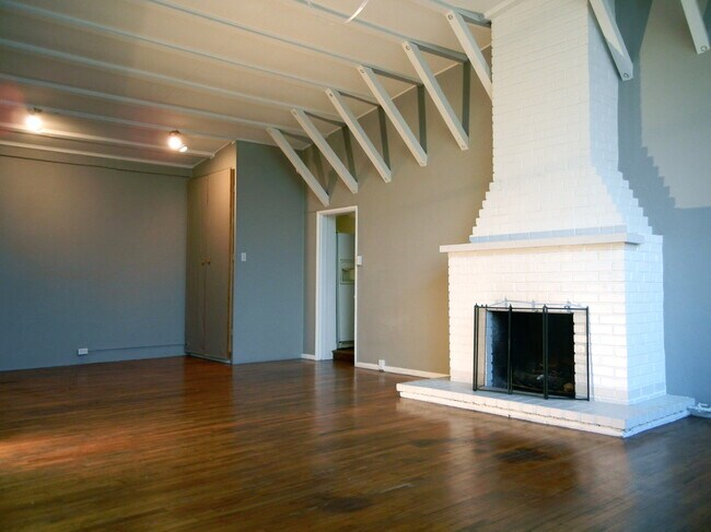 Foto del edificio - 921 Westmount Dr