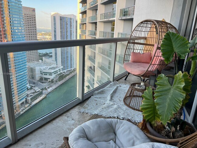 Foto del edificio - 475 Brickell Ave