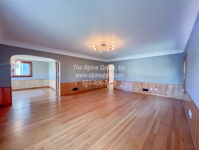 Building Photo - Charming Hosford-Abernathy Home!